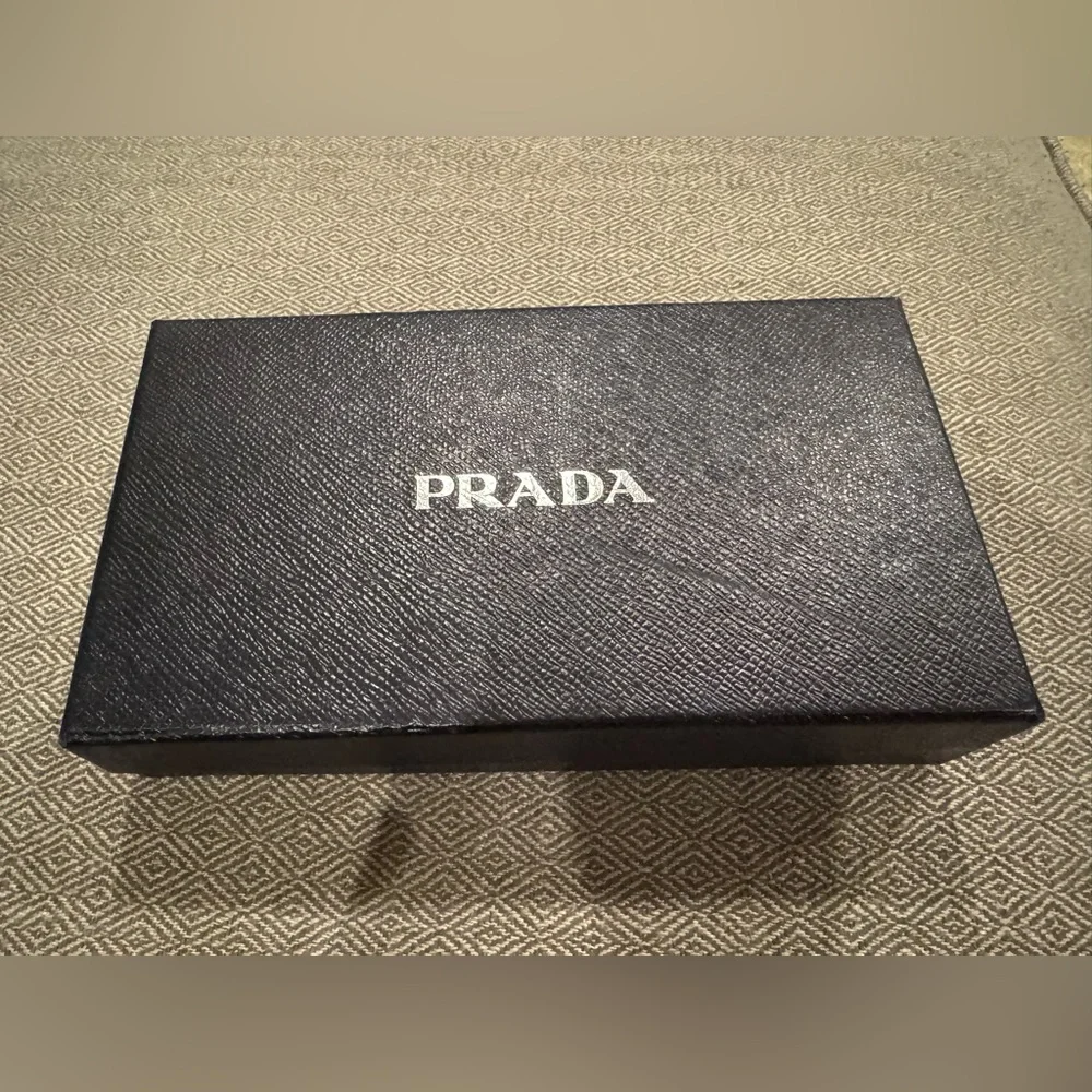 Prada - Saffiano Leather Pink (Peonia) Bow Detail Zippered Wallet - EXCELLENT - Picture 14 of 15